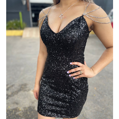 VESTIDO CURTO COM MANGA EM FIOS DE STRASS E EM PAETE PRETO