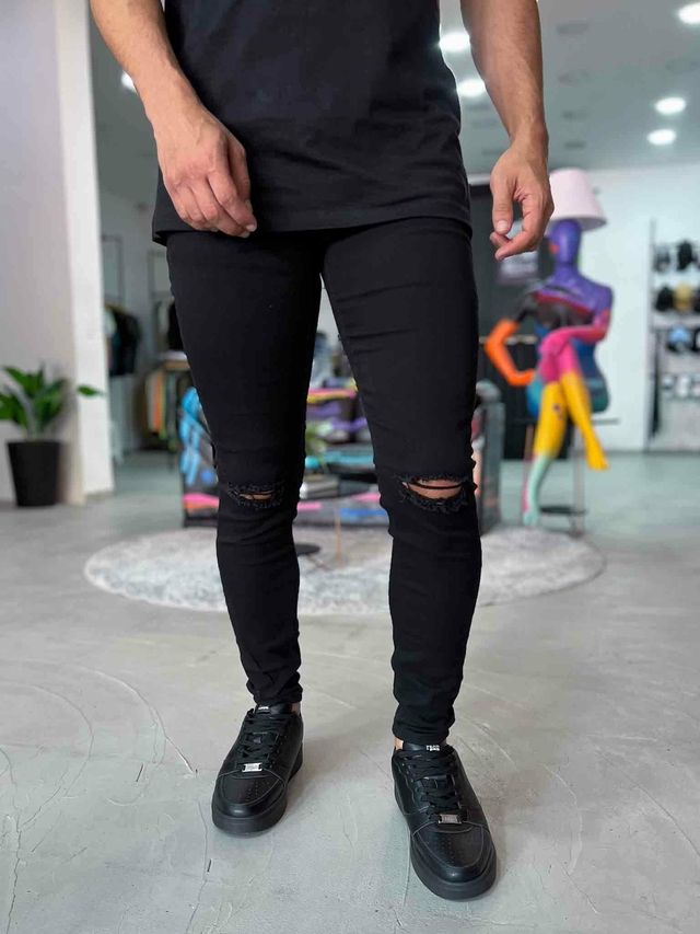 Calça Jeans Preta Rasgo no Joelho Masculina