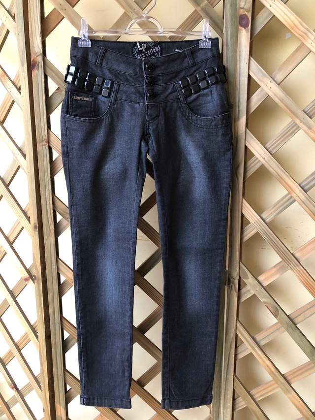 Calça preta lança perfume 2025