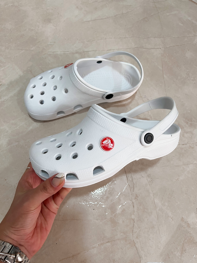 10 crocs store