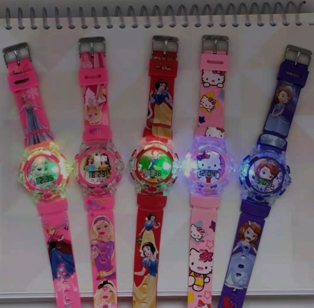 Relógio Digital Infantil para Crianças Toca Musica e Pisca Luz led Sports  Watch Personagens Super Heróis