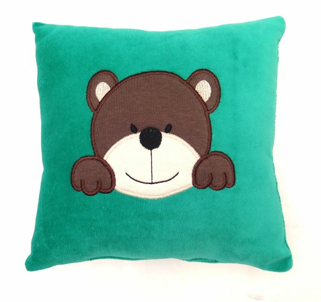 almohada de apego bordada