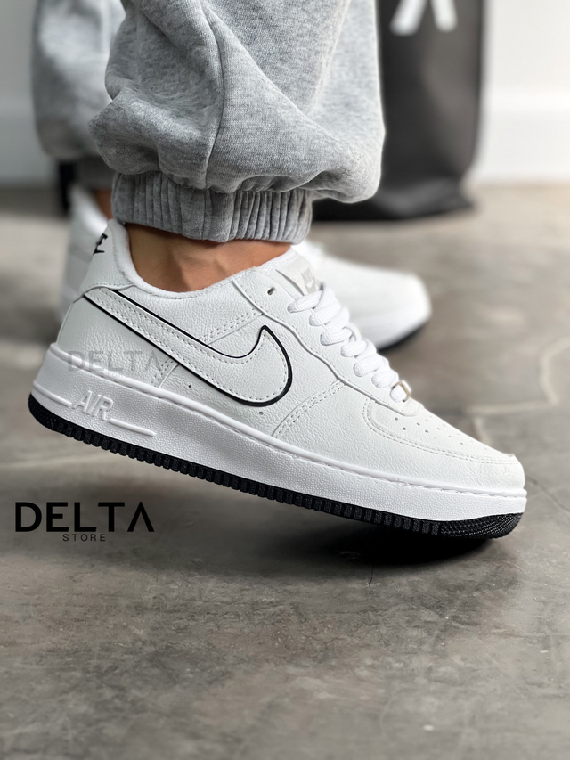 Air force blancas y negras on sale