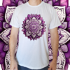 Camiseta masculina/unissex Mandala flor violeta