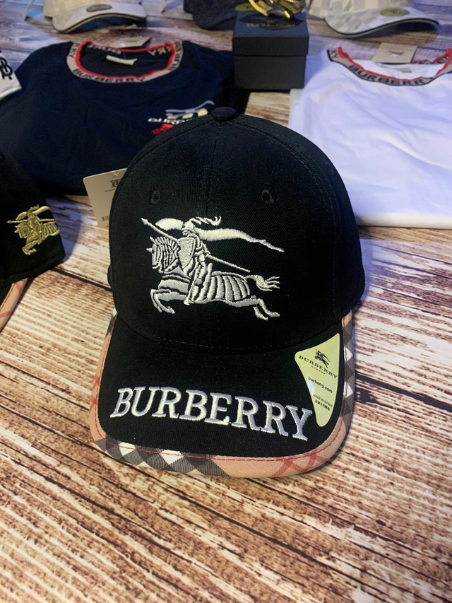 Gorra Burberry negra 122 imp. Comprar en DE PRIMERA