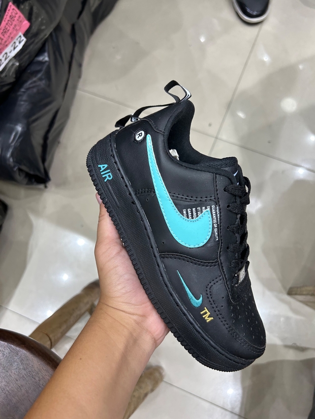 Nike Preto Simbolo Azul