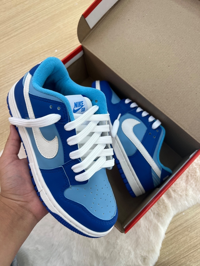 Nike Dunk SB - Azul bebê com Branco