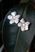 brinco flor de madrepérola tramas pérolas naturais
