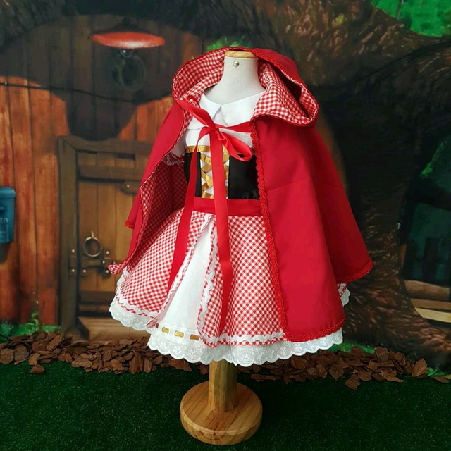 Vestido tema Chapeuzinho Vermelho com Capa