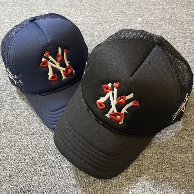 New Era Trucker Kiss Cap: Comfort and Style for Your Look!"