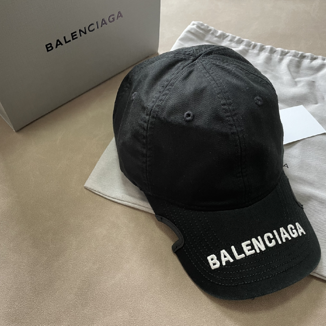 Balenciaga Cutaway Logo Cap - Style and Comfort at the Top"
