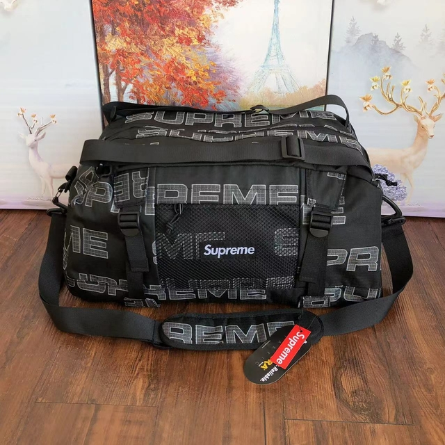 Supreme duffle discount bag ss18 size