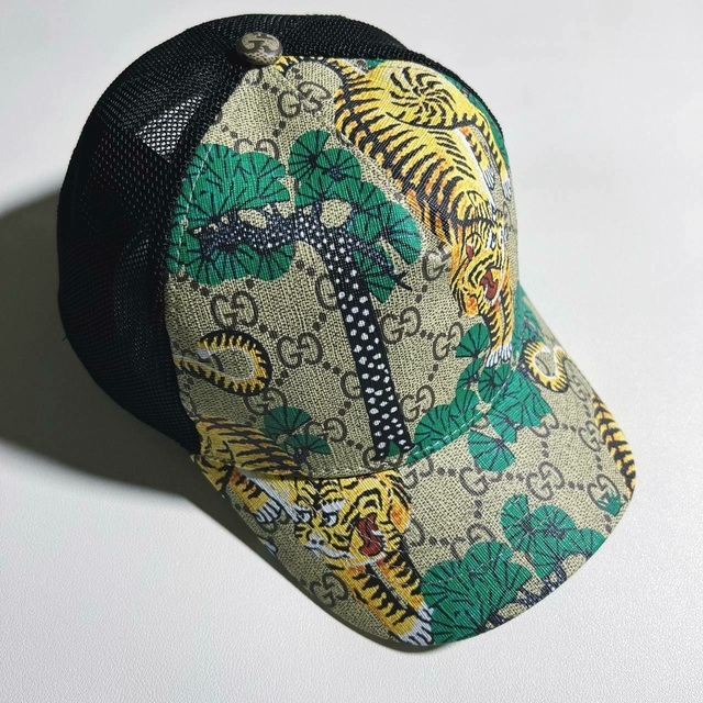 Gucci GG Supreme Tiger Cap: Style and Luxury in a Unique Accessory