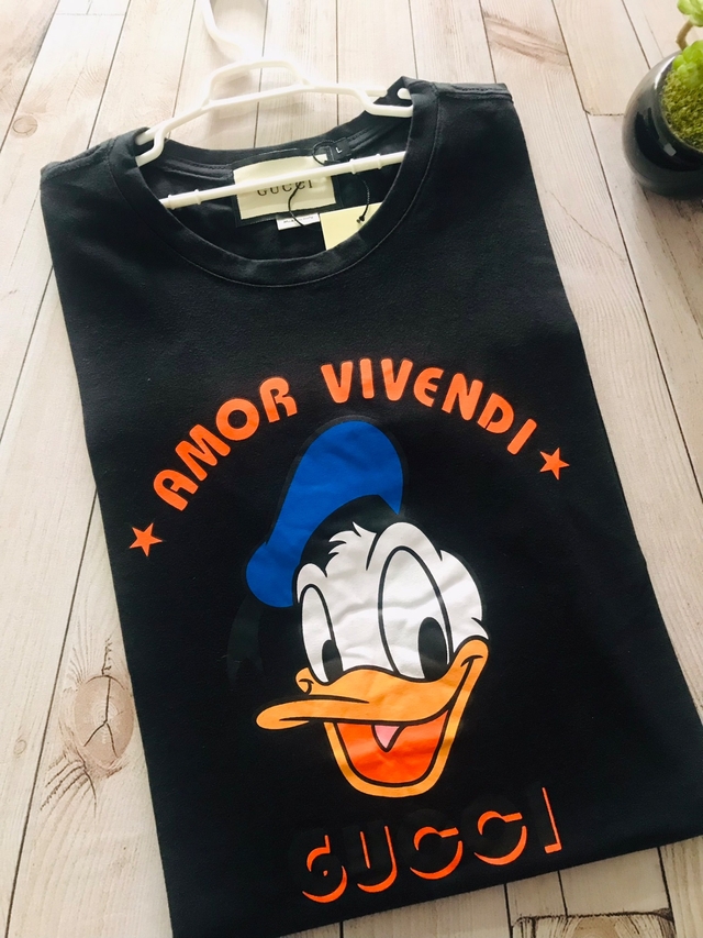 Camiseta Gucci anlimada com rosto Pato Donald