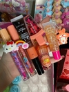 Kit com 6 balms e glosses variados - COR LARANJA