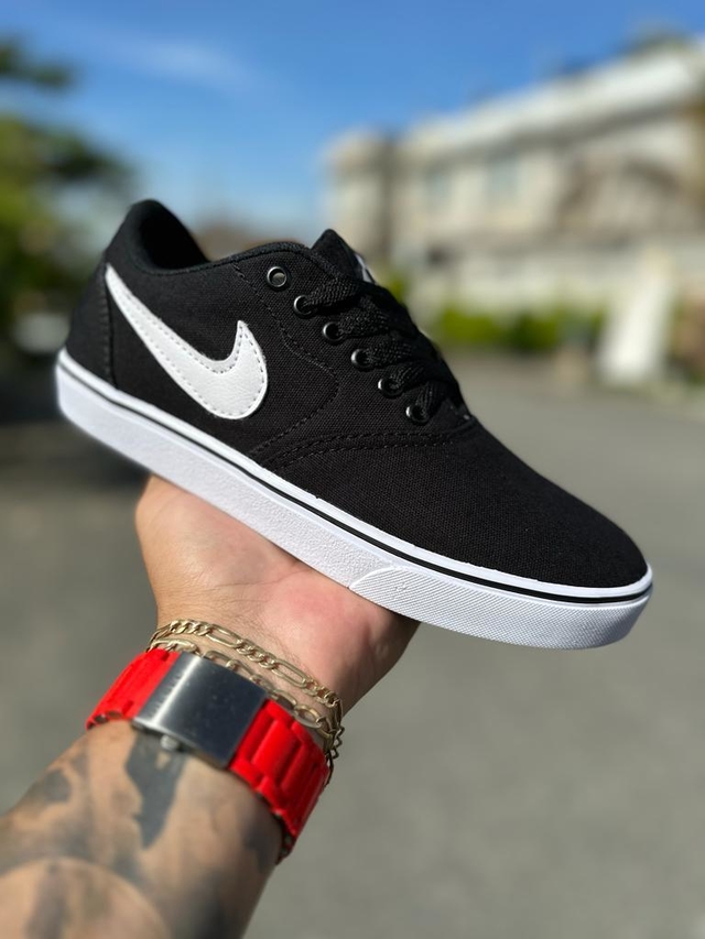 Tênis Nike SB Básico - Preto / Branco - On Calçados