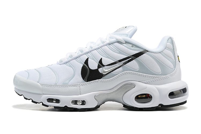 Nike sales silver swoosh