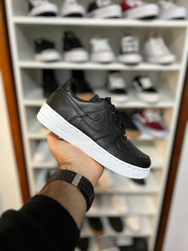 NIKE AIR FORCE LOW BLANCAS Y NEGRAS