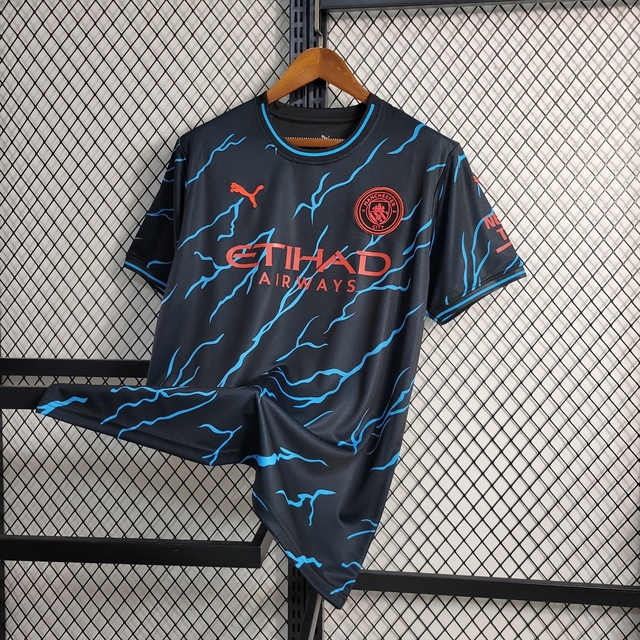 Manchester City apresenta nova camisa para a temporada 2023/2024