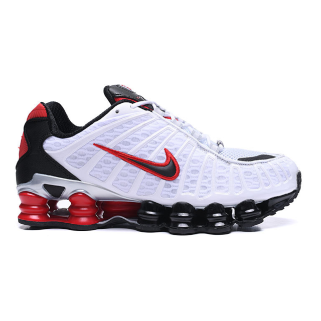 Nike Shox TL Branco Vermelho Vestindo a Quebrada
