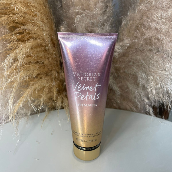 Creme Victoria's Secrets Velvet Petals Shimmer - 236 ml