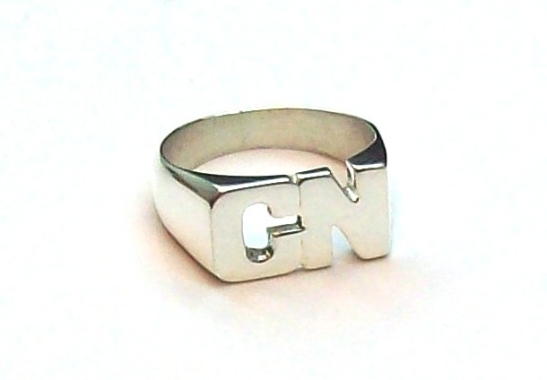 Anillo De Plata 925 Sello 2 Letras Caladas