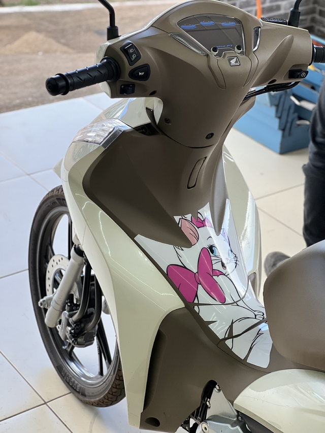 Adesivo Honda Biz Roda