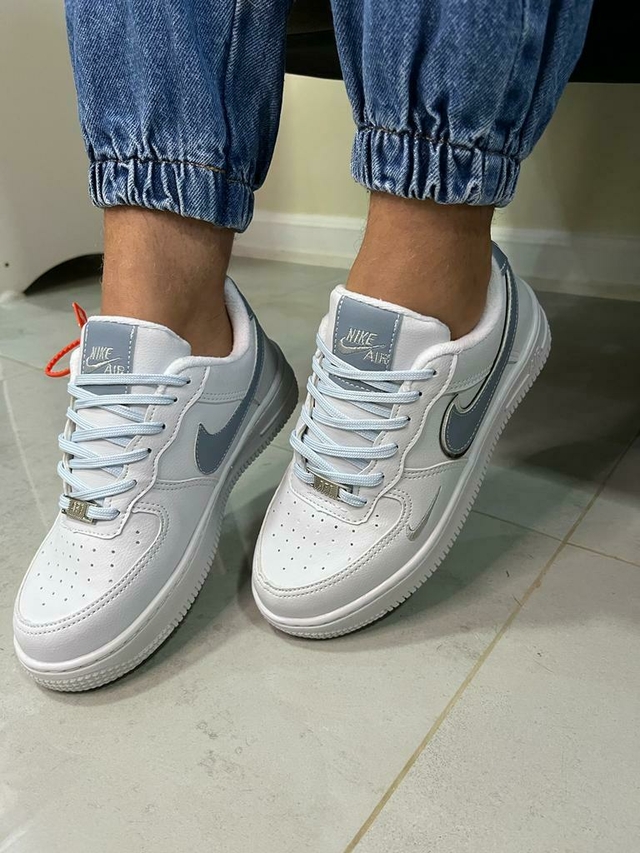 Tênis Nike AIR FORCE BRANCO com detalhes AZUL\Prata