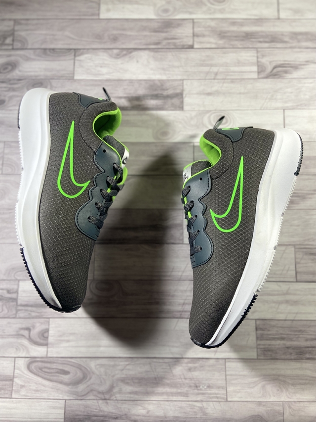 Nike gris con verde online