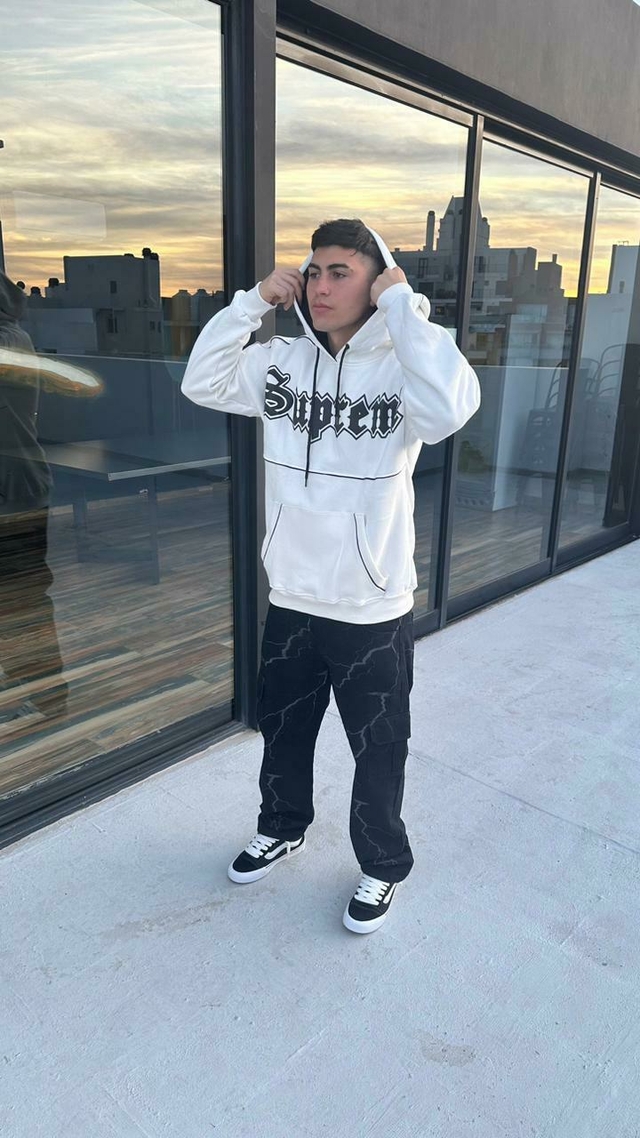BUZO SUPREME COLOR BLANCO WESS INDUMENTARIA