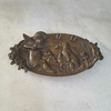 Belíssimo cinzeiro em bronze com anjo tocando violino e cães