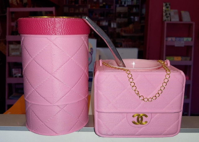 set de mate cartera de Coco Chanel. Rosa