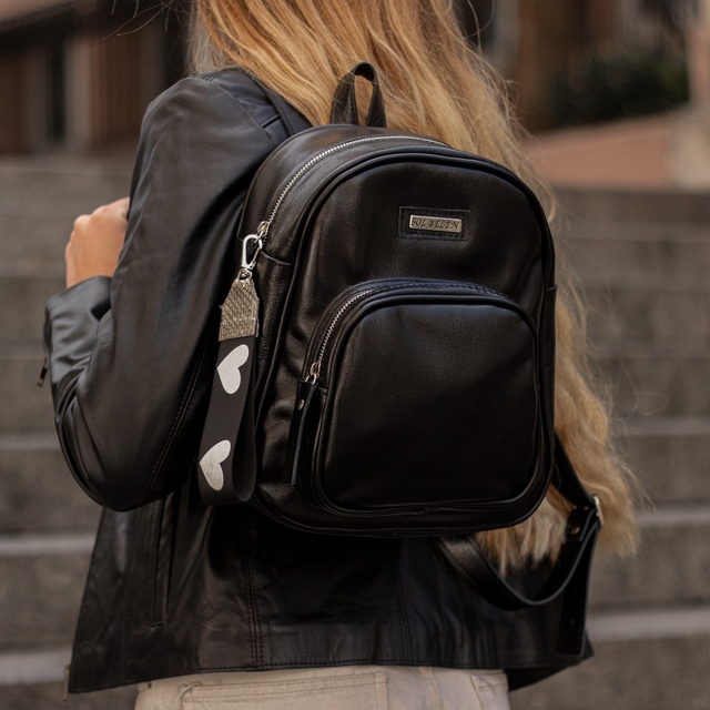 Mochila de Cuero Negra Chiquita Mini Love