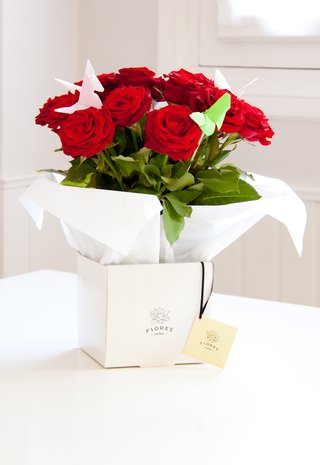 Q2 - 15 rosas importadas con mariposas