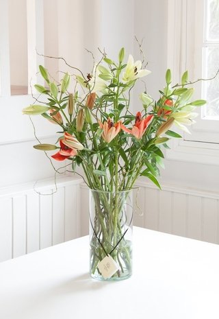 A124 - Mix de Lilium en importante arrreglo