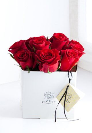 RO3 - Arreglo con Rosas Importadas/ incluye florero