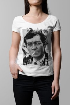 Remera Julio Cortázar blanca mujer