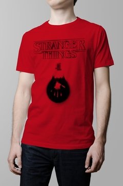 Remera roja Stranger Things hombre