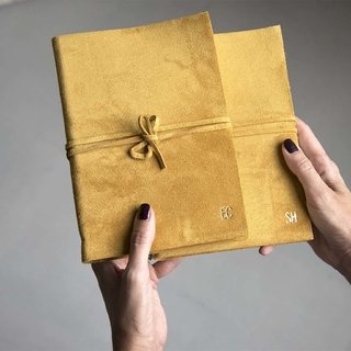Grabado dorado . INICIALES