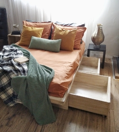 Cama Japonesa Cajonera con respaldo madera sustentable pallet reciclado - comprar online