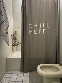 Cortina Baño Chill Here Gris Elefante - comprar online