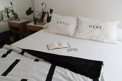 Fundas de Almohada Blanco Chill Here Negro - comprar online