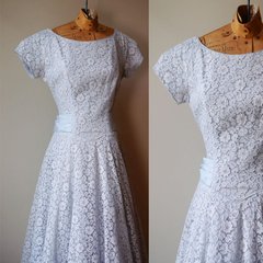 Vestido de encaje celeste 1950