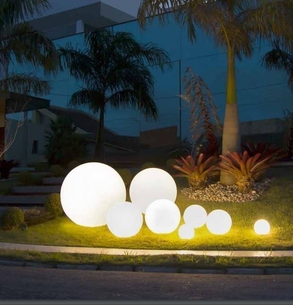 Luminária de Chão Esfera Soleil Branca Ø120cm Para Jardins Externos, Jardim  de Inverno e Áreas Internas.