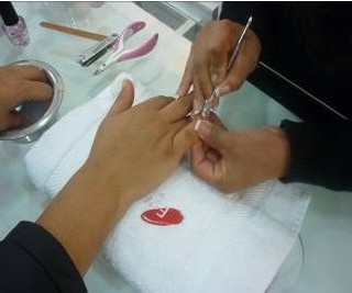 ALICATE CORTA UÑAS PROFESIONAL DE 12 cm. PARA PIES y MANOS MARCA 3 CLAVELES MODELO 6526 * ESPAÑA en internet