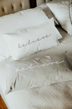 ALMOHADON FRASE BELIEVE - comprar online