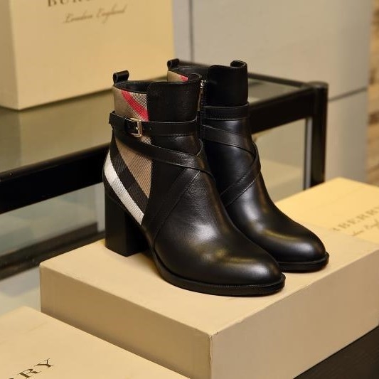 Burberry feminina clearance xadrez