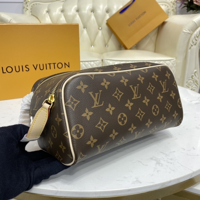 Necessaire Louis Vuitton Monogram Bolsa Necessaire Couro LV