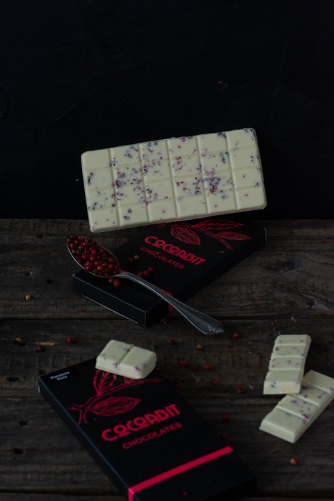 Tableta de Chocolate Blanco con Pimienta Rosa 80gr - comprar online