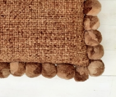 Imagen de Almohadón rectangular con pompones
